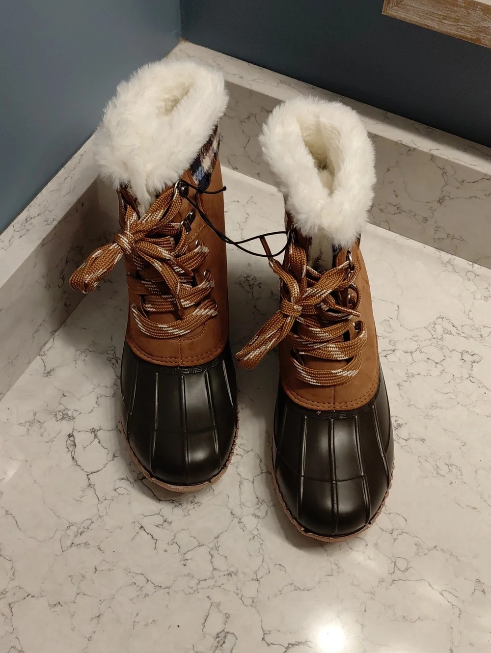 NEW Maurices PACKAWAY Whitney Cognac Plaid Duck Boot Size 9 Womens Fur